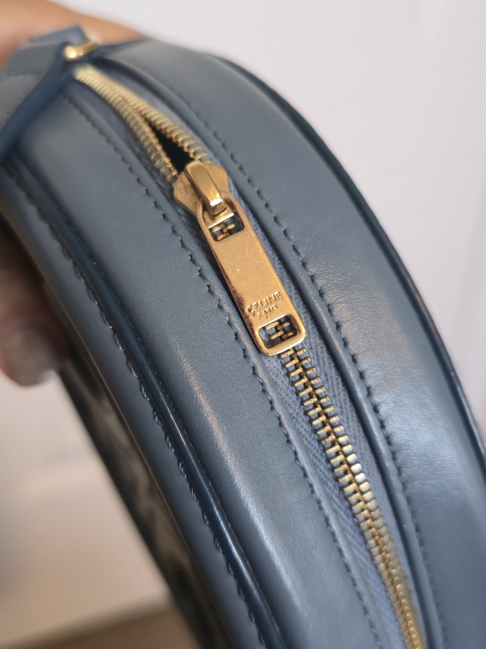 Celine Blue Triomphe Oval Leather Crossbody Bag - Picture 4 of 11